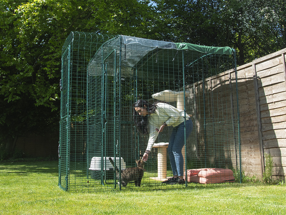 15-omlet-outdoor-cat-run-catio-porch-1.webp
